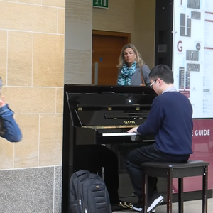 毛茸茸的大骚屄视频
