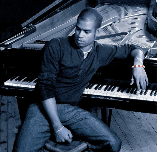 毛茸茸的大骚屄视频
